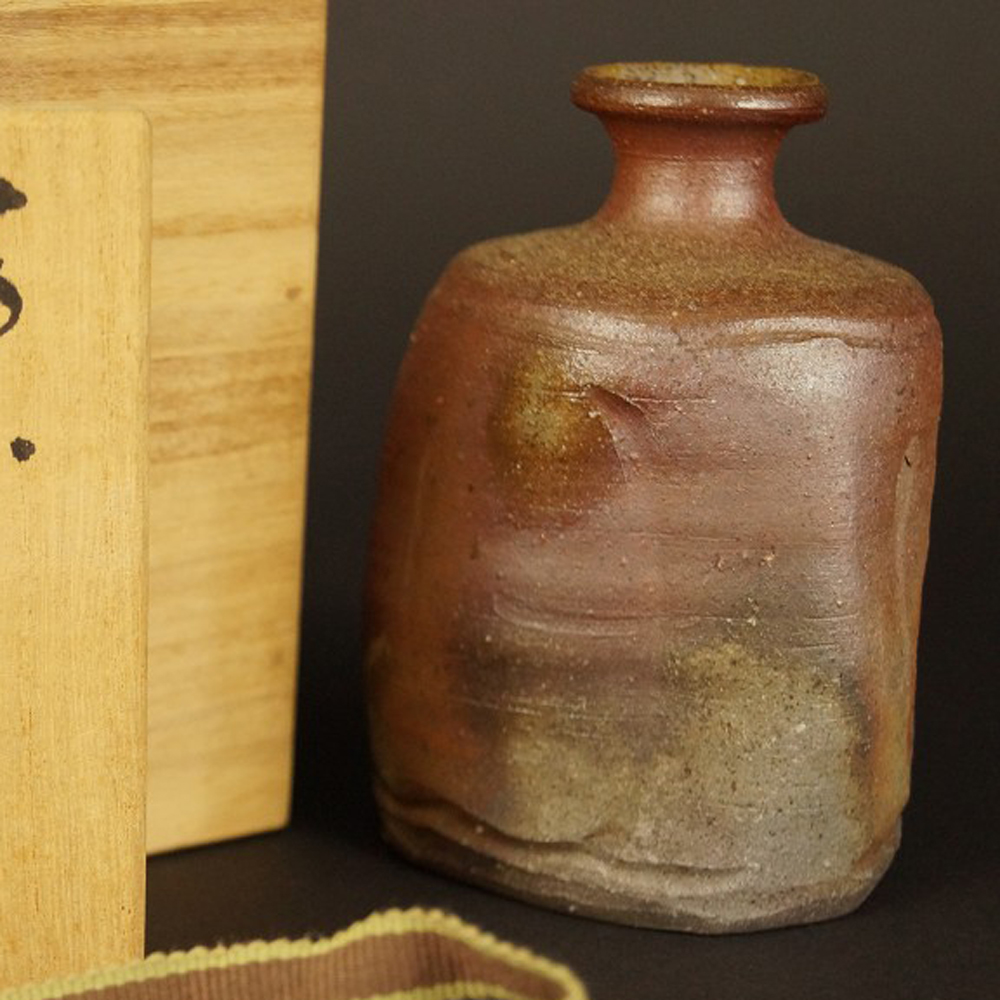 Bizen Tokkuri by Harada Totsuki Motif Close-Up Preview