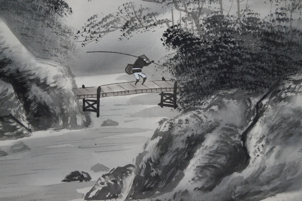 Nebellandschaft Angler auf Bruecke Nahaufnahme