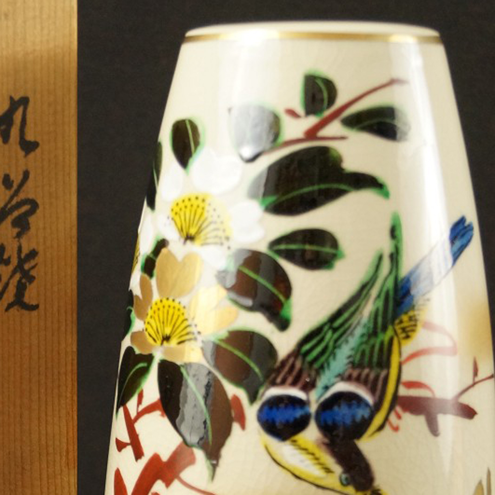 Sakura Vase Motif Close-Up Preview