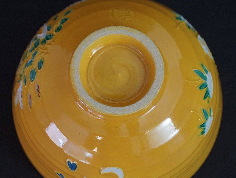 Detail view of the foot with impressed artist's seal of the chawan made of Kyoto ware from above