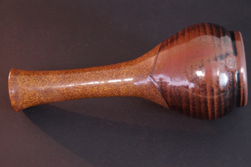 Reclining side view of the vase showing the neck and stamped foot