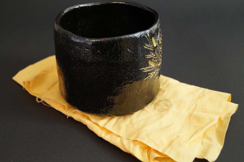 Handgetöpferte japanische Teeschale (Chawan) Raku Keramik von Keiraku Ito