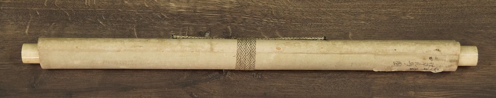 The bee by Seisho Moroboshi kakemono rolled up