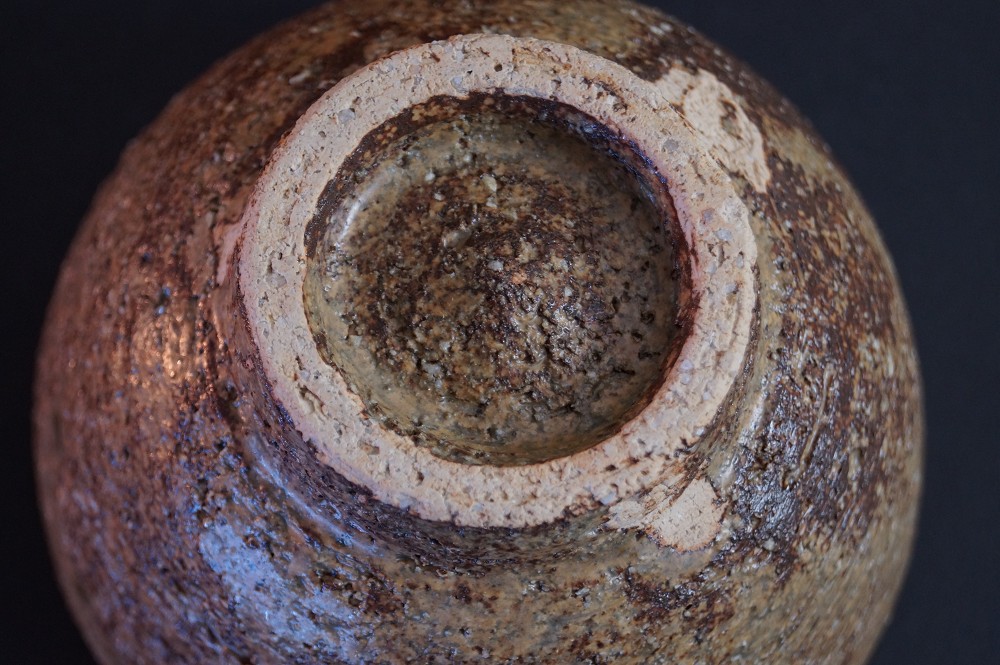 Seto tea bowl chawan by Shohachi Taniguchi base close-up