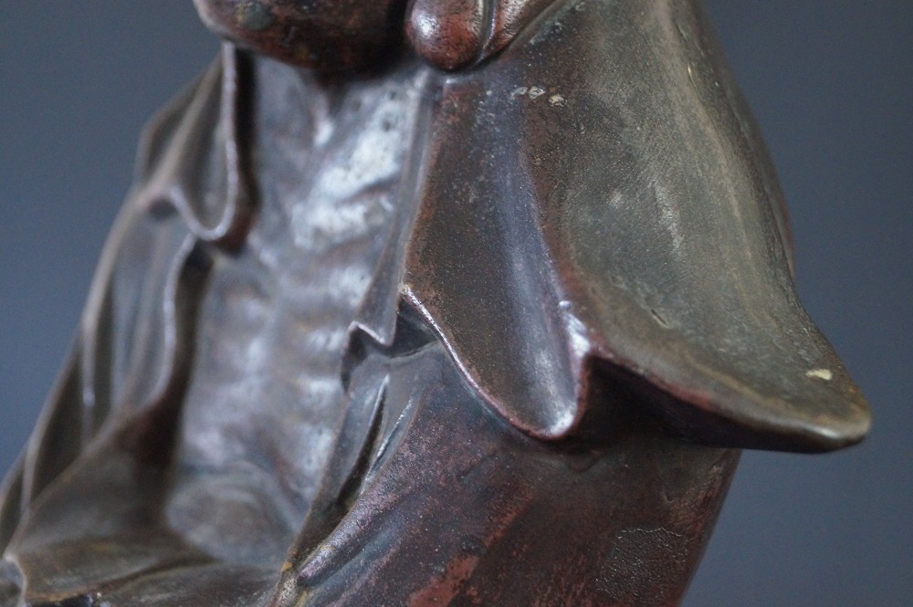 Bodhidharma Daruma Figure Made of Bizen Ware Robe Close-Up 2