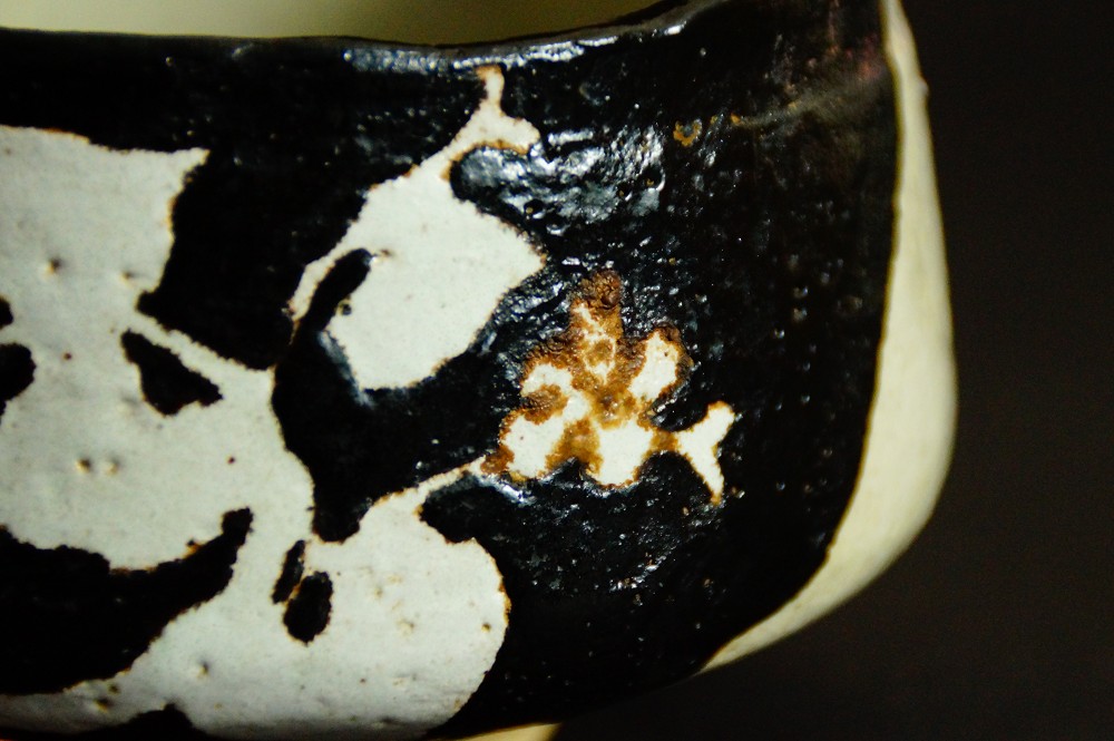 Chawan Tea Bowl with Flower Motif Made of Oribe Ware Motif Close-Up