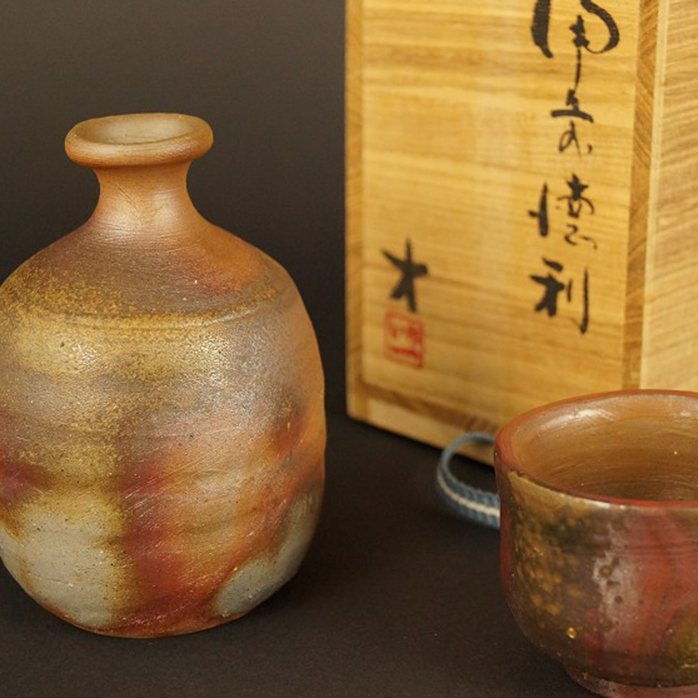 Bizen Tokkuri Set with Guinomi Motif Close-Up Preview