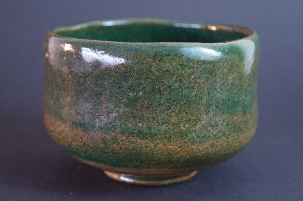 Ohi-yaki tea bowl by Buzan Izukura side view 1