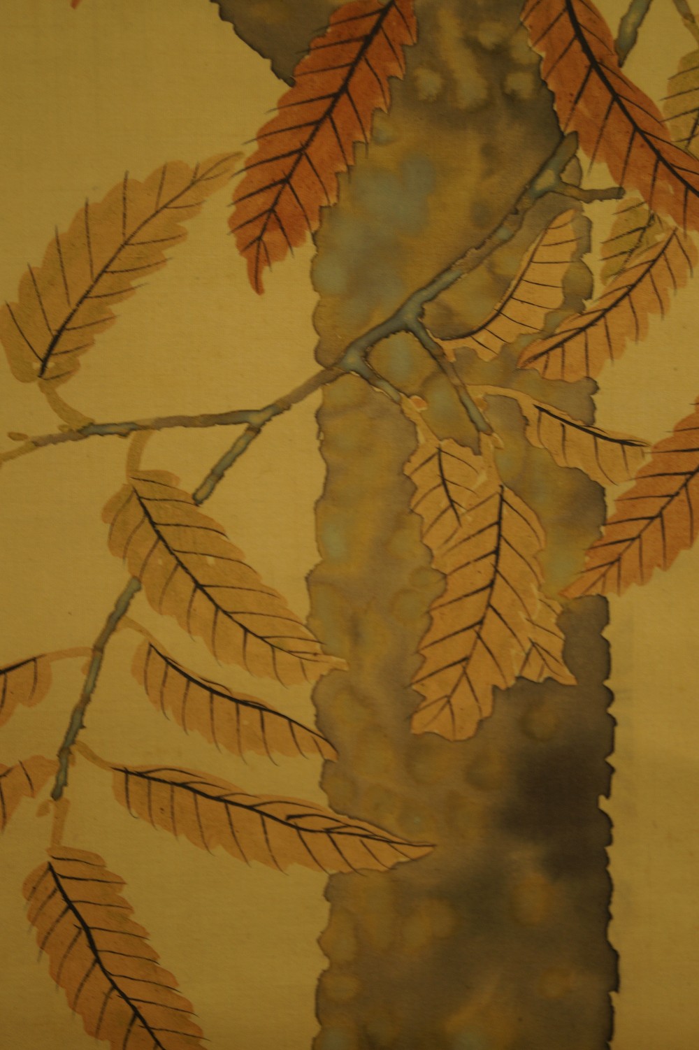 Sparrow tree motif close-up 2