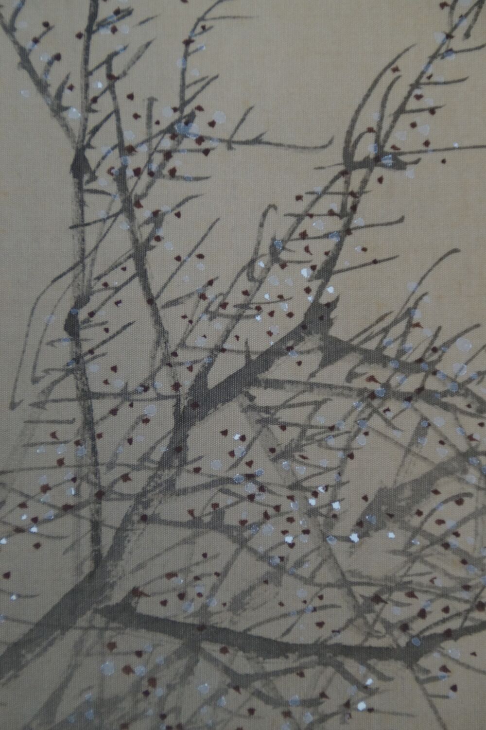 Further view of the full motif with plum tree, straw hut and rooster in the snow in the Kakemono Rooster and Plum Blossoms, without mounting