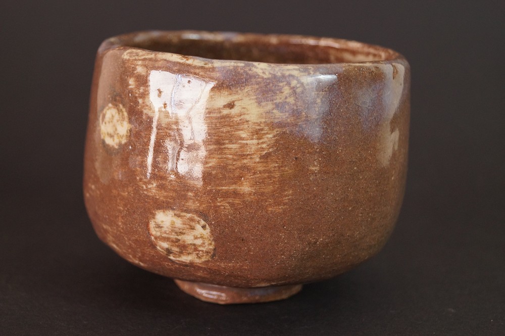 Akaraku- handgetöpferte japansiche Teeschale (Chawan) Kyoto Keramik
