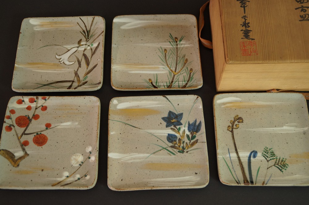 Set of 5 dessert plates by Takuo Kato set front view with storage box