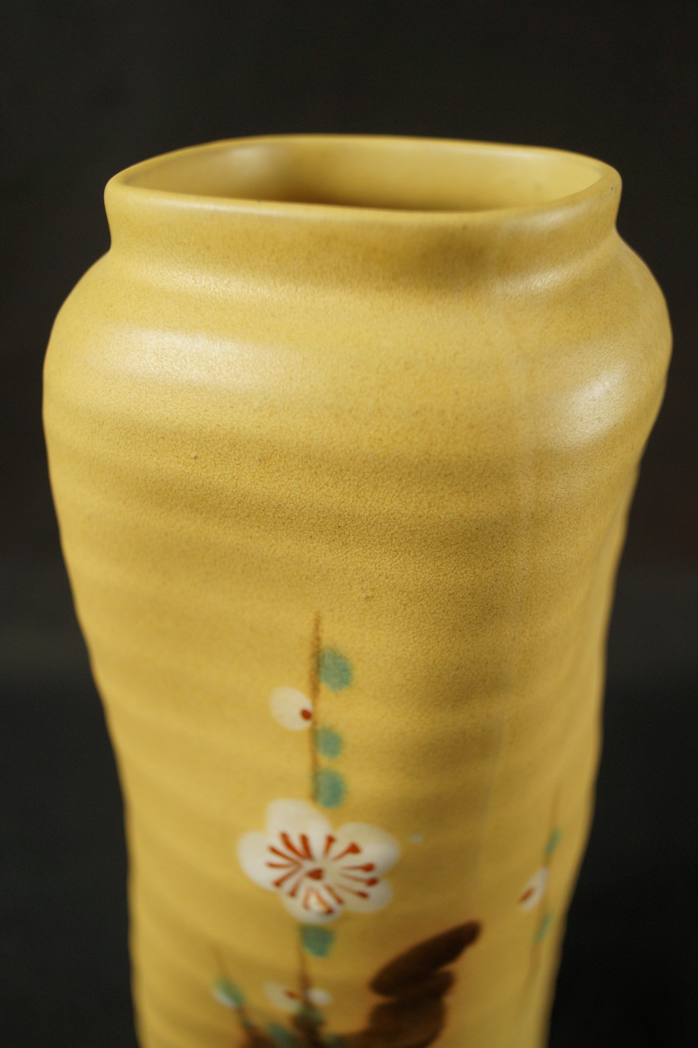 Sakura vase neck view close-up