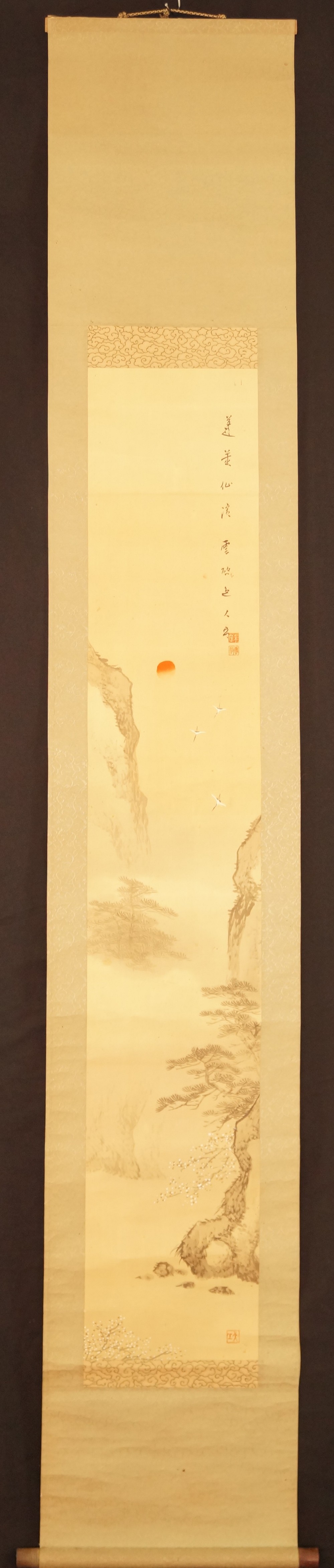 Japanisches Rollbild Landschaft mit Sonne Kranichen und Kiefern Gesamtansicht Rollbild