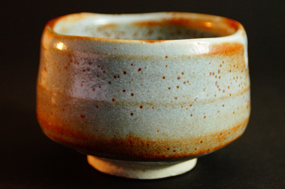 Chawan tea bowl made of Shino ware by Seizan side view 3