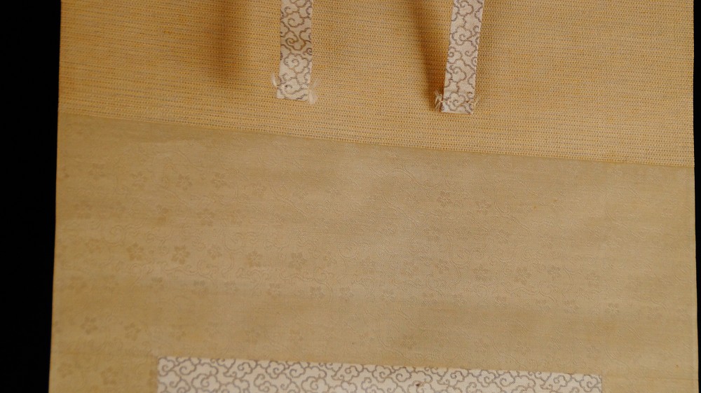Fruehlingsdoerfchen im Nebel Kakemono Montierungsdetail Seidenbrokat