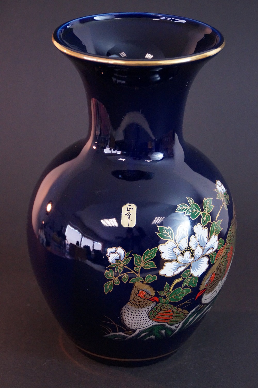 Kutani Vase by Seiho Motif Close-Up