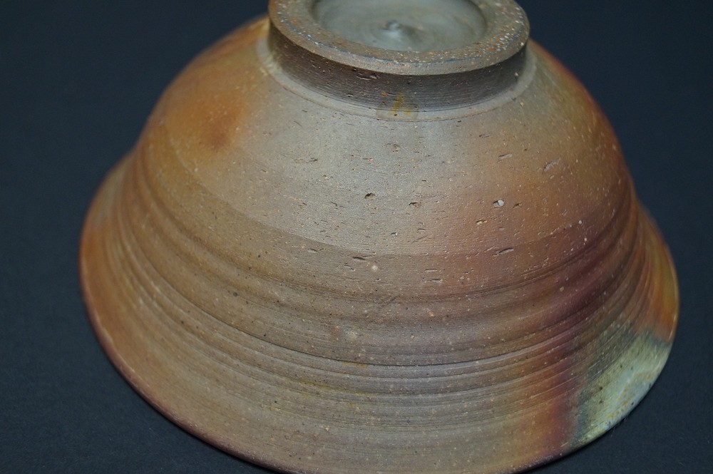 Tea bowl chawan made of Bizen ware foot close-up