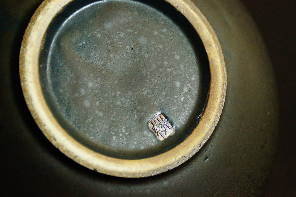 Vase made of Kasama ware by Arata Koji Base Close-Up