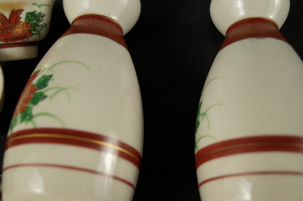 Sake set peony motif Kutani porcelain set back view