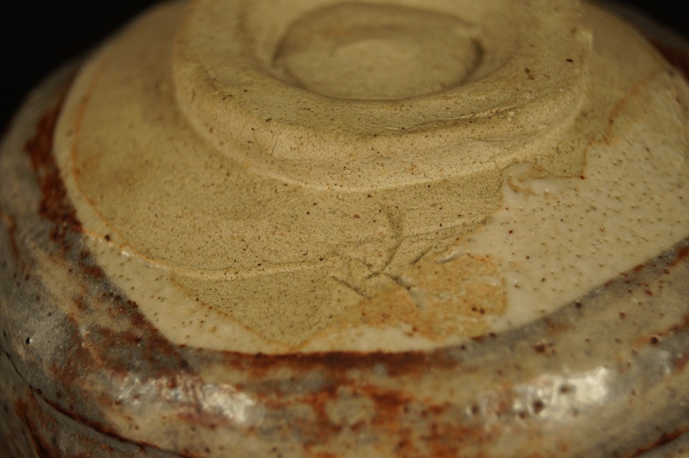Foot of the tea bowl seen from below close-up