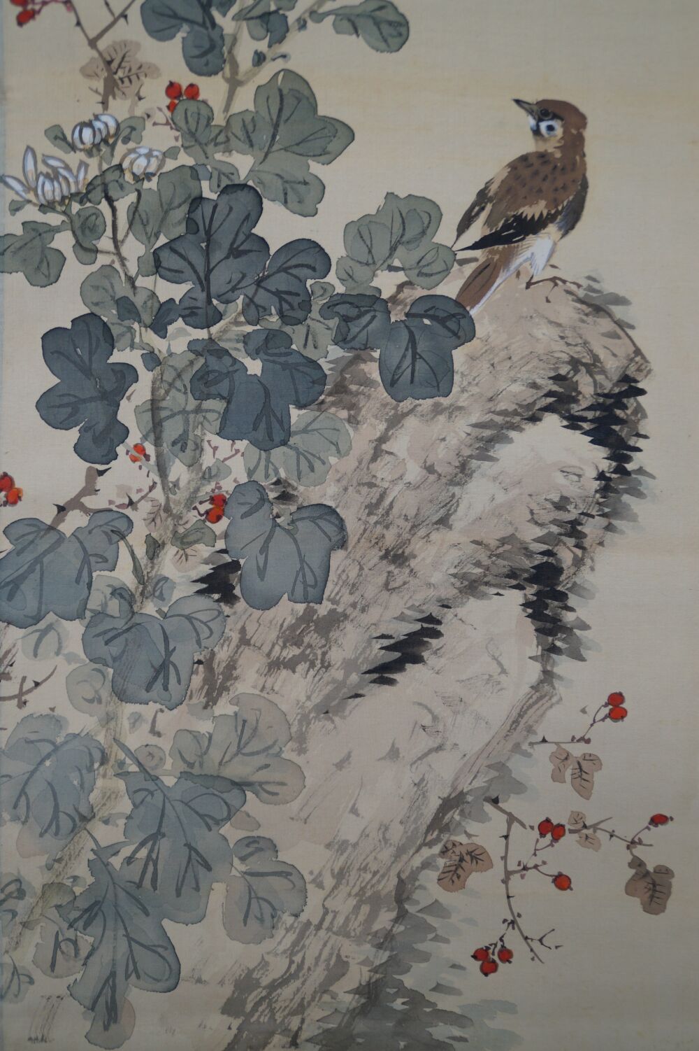 Full motif of the hanging scroll Autumn Chrysanthemums with bird on rock among white chrysanthemums and red berries, without mounting