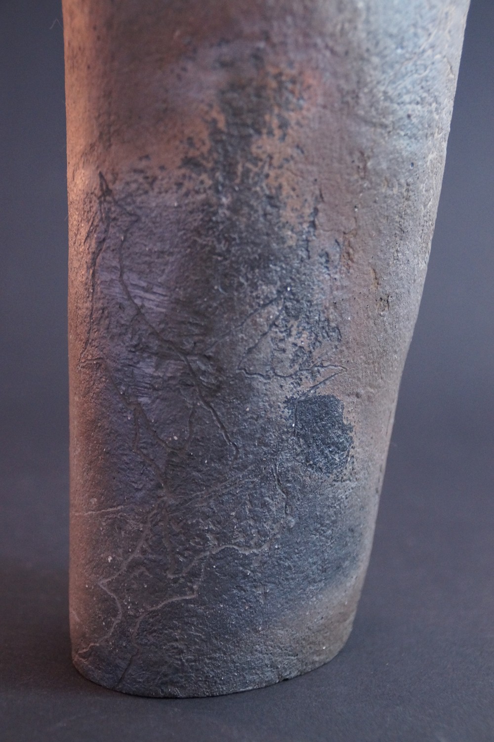 Kasama Vase by Kashiwa Touen Hobun Base Close-Up