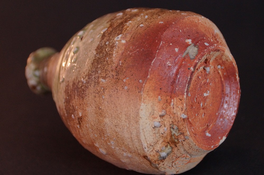 Reclining view showing the foot and the rust-red glaze at the base area