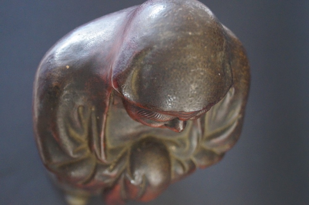 Bodhidharma Daruma Figur aus Bizen Keramik Kopf Nahaufnahme