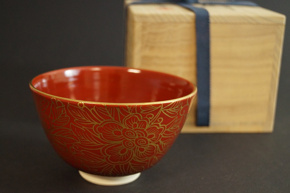 Tea bowl next to storage box tied with cord front view with storage box 1