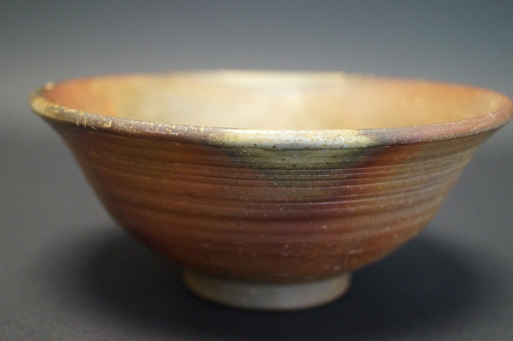 Tea bowl chawan made of Bizen ware side view