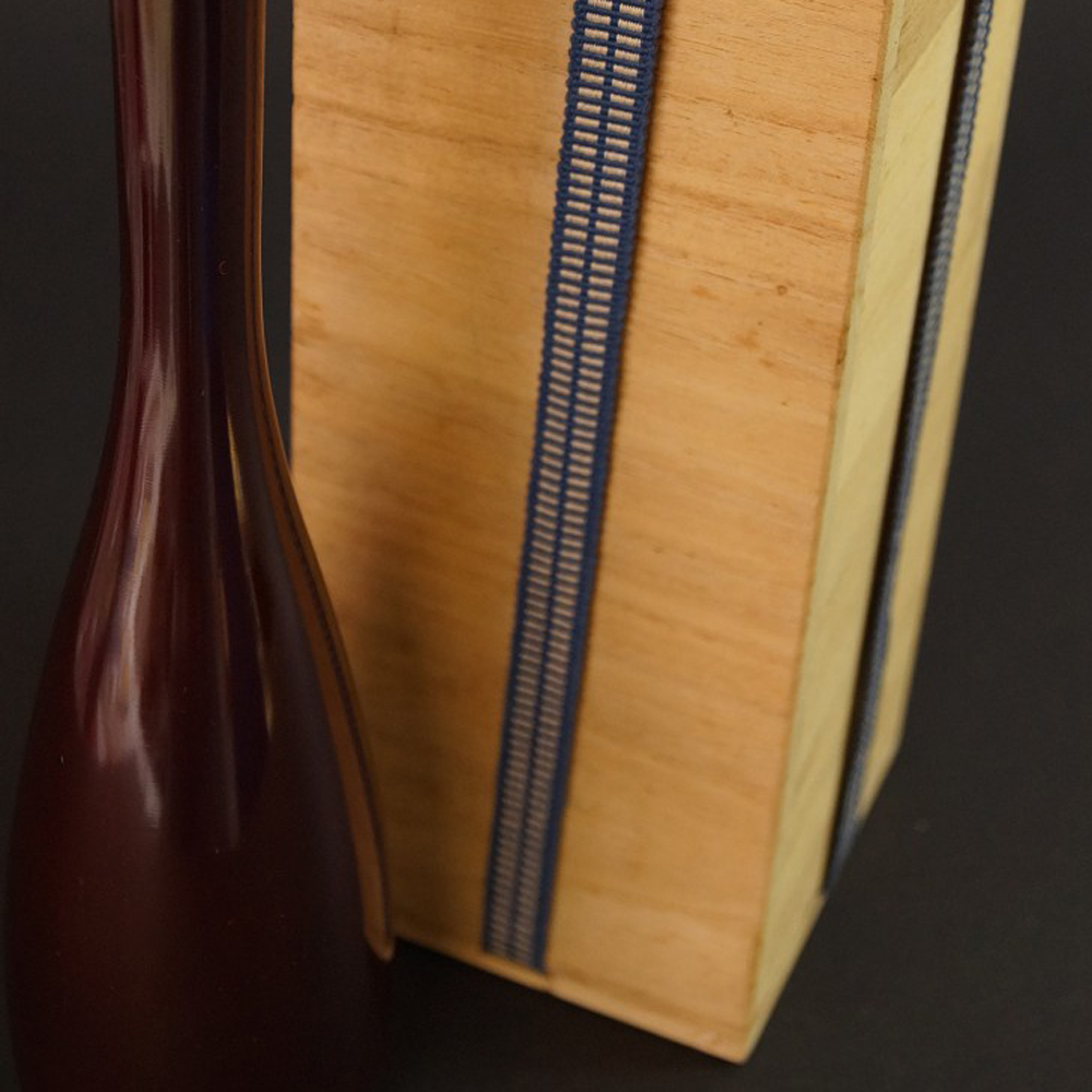 Copper vase by Kageaki Watanabe motif close-up preview