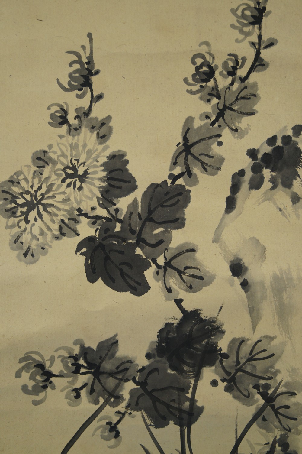 Chrysanthemum hanging scroll chrysanthemum motif close-up 2