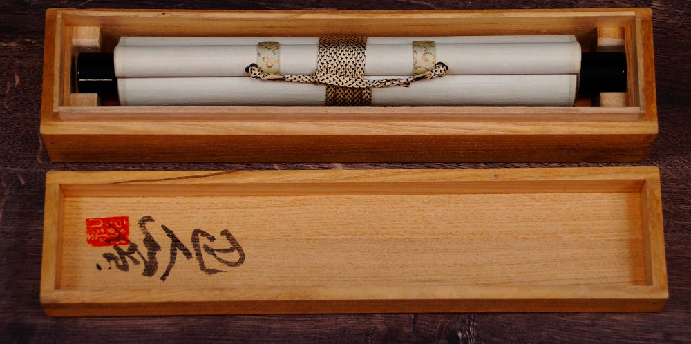 Rolled-up kakemono by Iwasaki Hajin in the inscribed storage box made of kiri wood