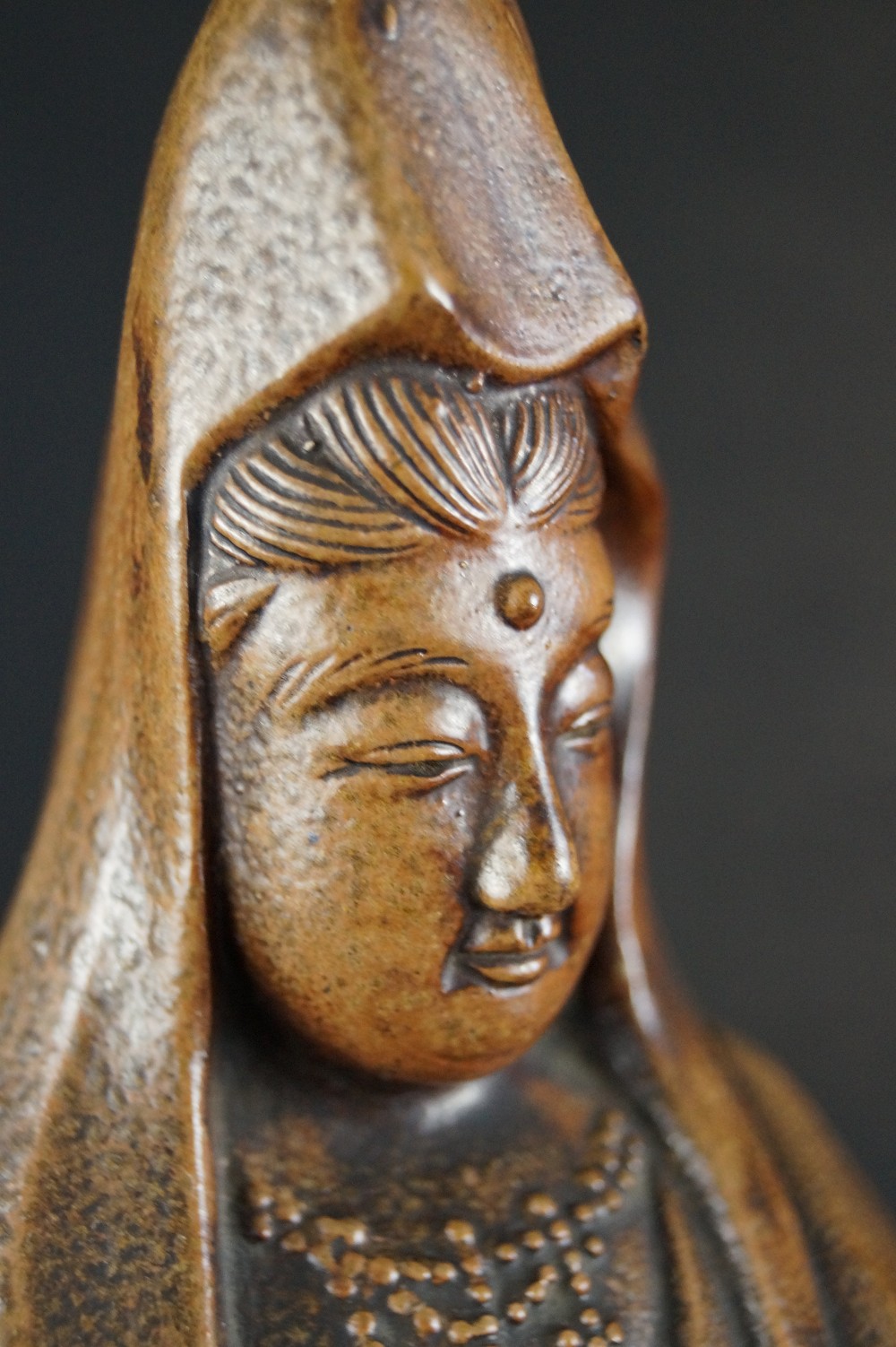 Kannon figure Bizen ware face close-up 1