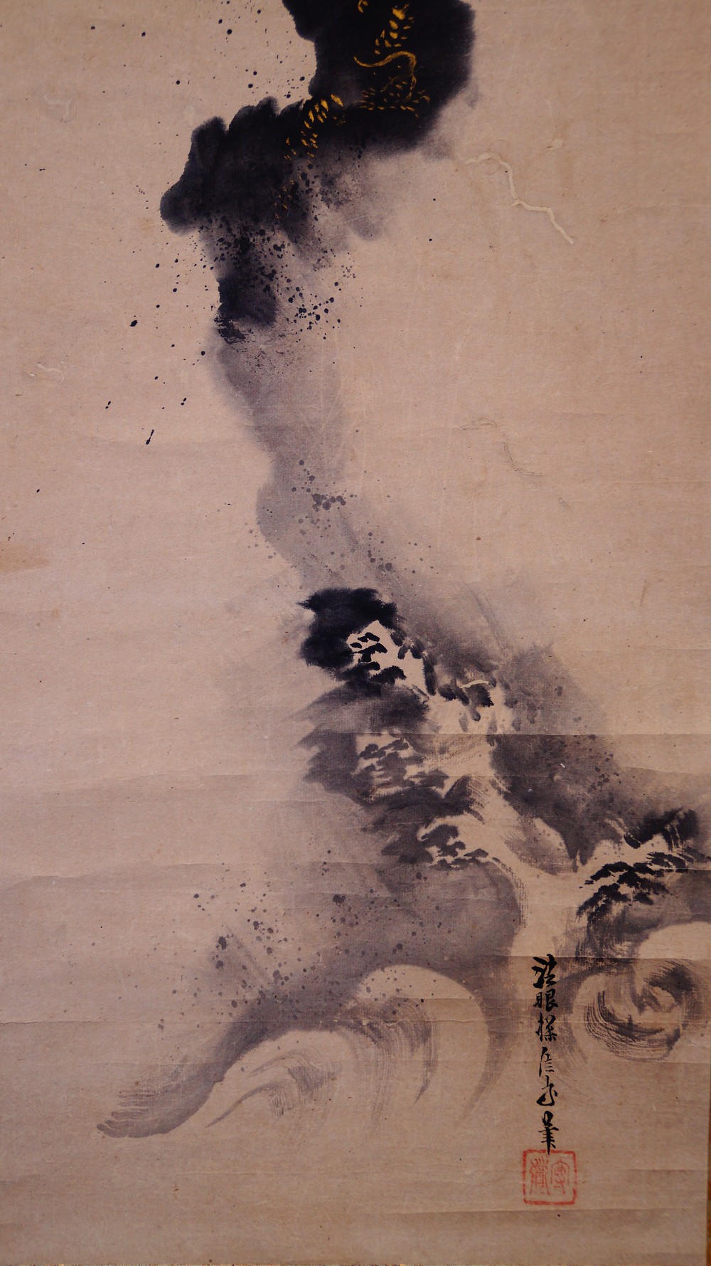 Transition of the ink clouds to the waves next to the signature and the red seal of the kakemono