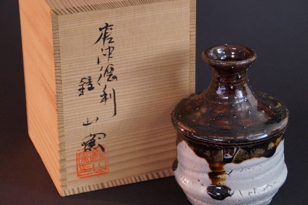 The sake bottle in front of the signed storage box inscribed Karatsu Tokkuri