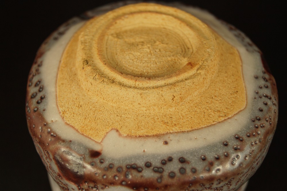 Chawan Shino Ware base close-up 1