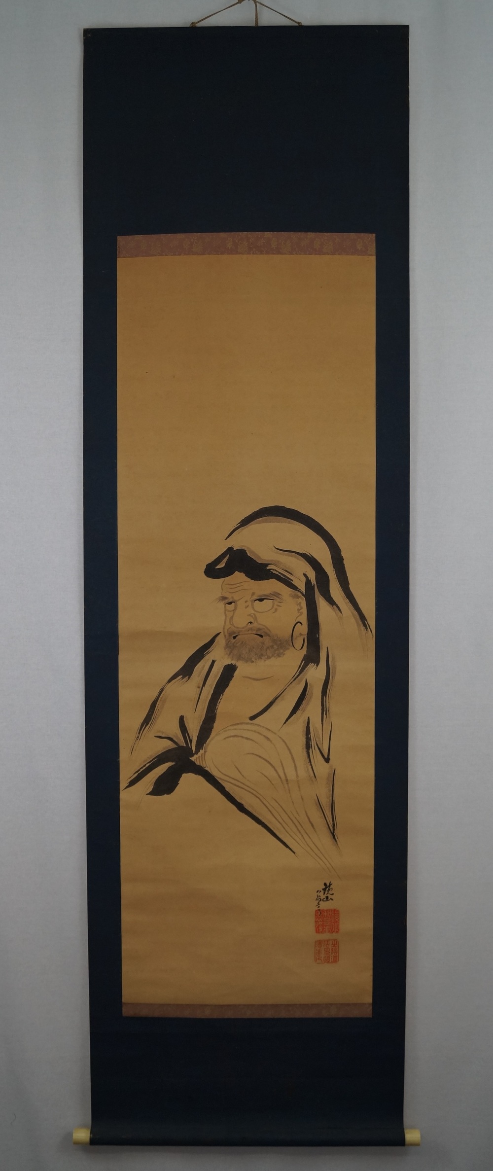 Bodhidharma full view of hanging scroll