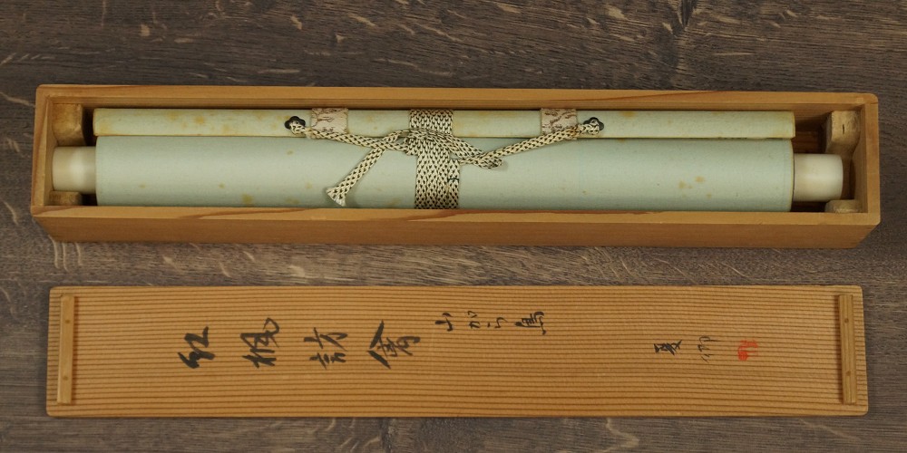 Bird on maple branch by Suma Natsugo hanging scroll in storage box