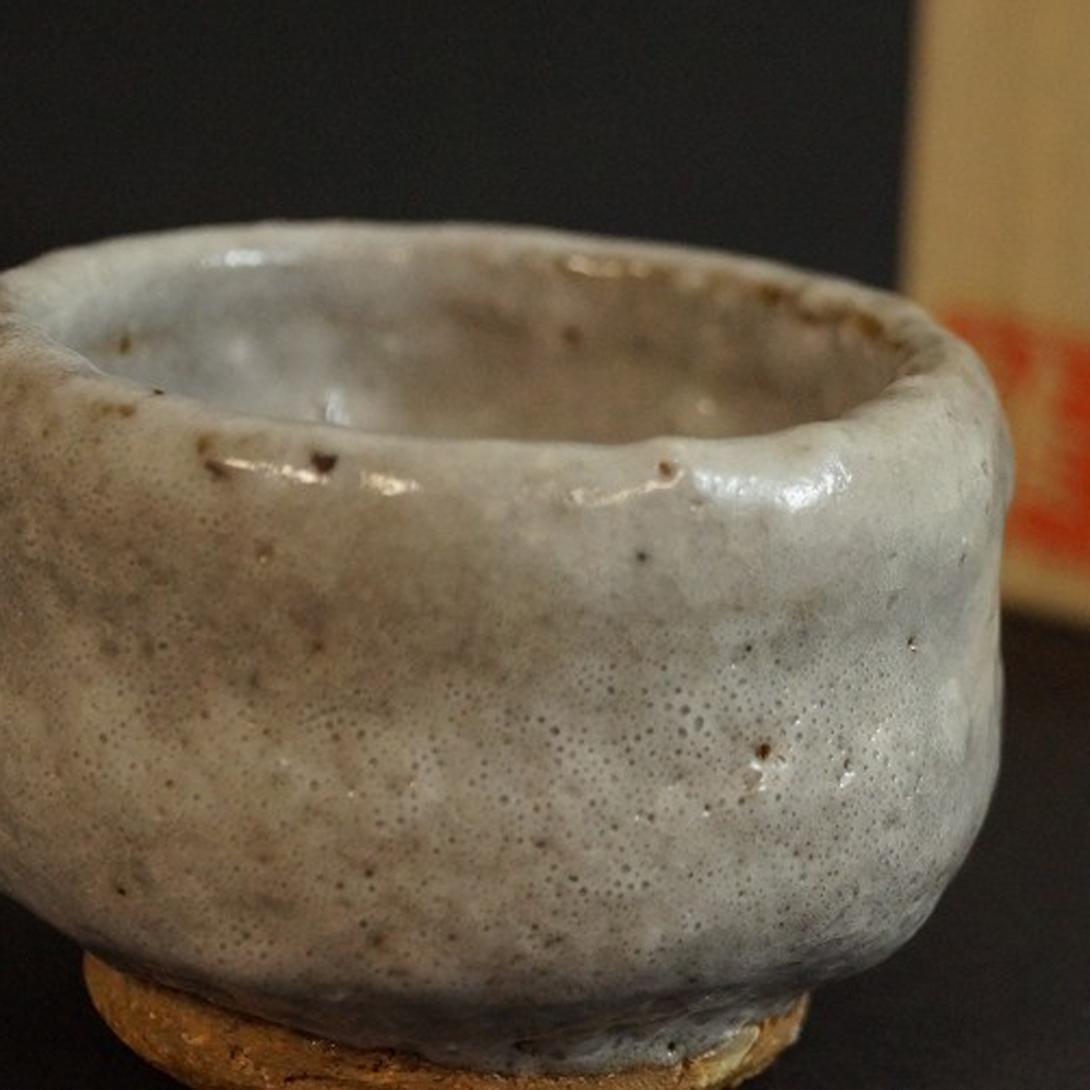 Handgetöpferte japanische Sakeschale (Guinomi) Shino Keramik