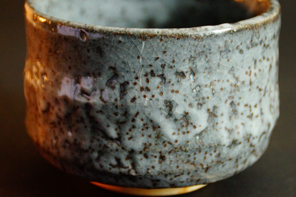 Chawan tea bowl made of Oribe ware by Ito Shinzan glaze close-up