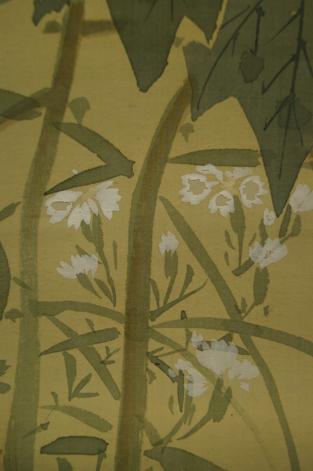 Sparrow and Flowers by Seido flower motif close-up 3