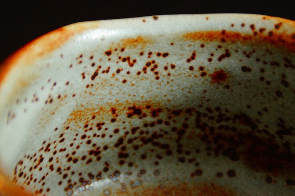 Chawan tea bowl made of Shino ware by Seizan Interior View Close-Up