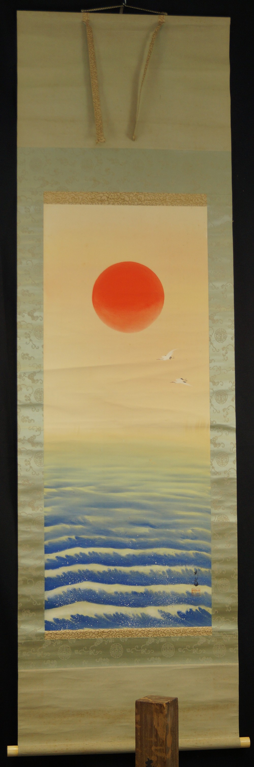 Japanisches Rollbild Aufgehende Sonne ueber dem Meer Gesamtansicht