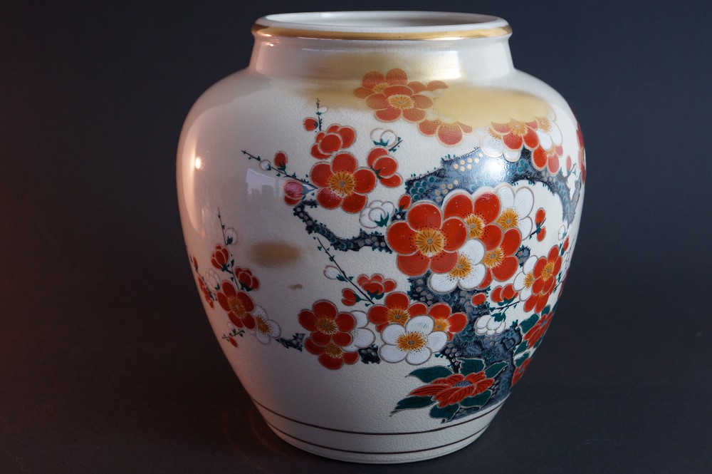 Kutani Vase by Eizan Side View