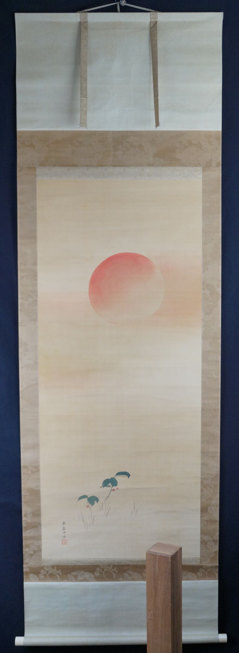 Kakemono Aufgehende Sonne von Hara Zaichu in voller gerahmter Ansicht mit Aufbewahrungsbox