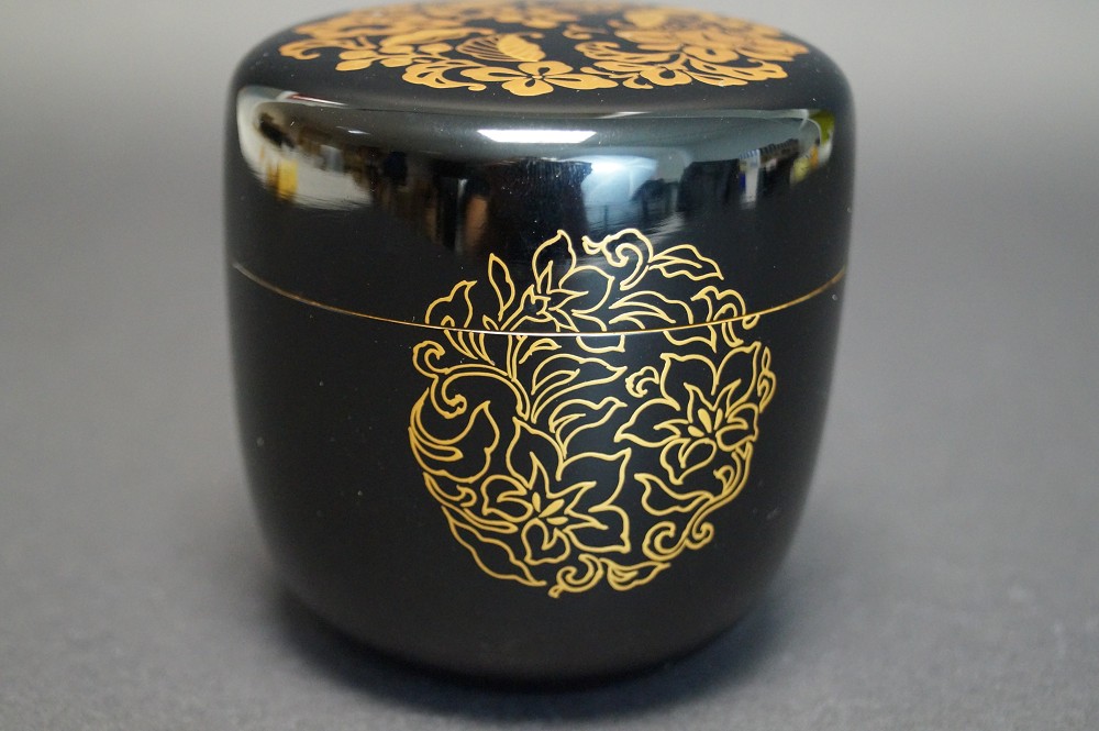 Makie O Natsume - Japanischer Teebehälter  für die Teezeremonie von Issai Saijo