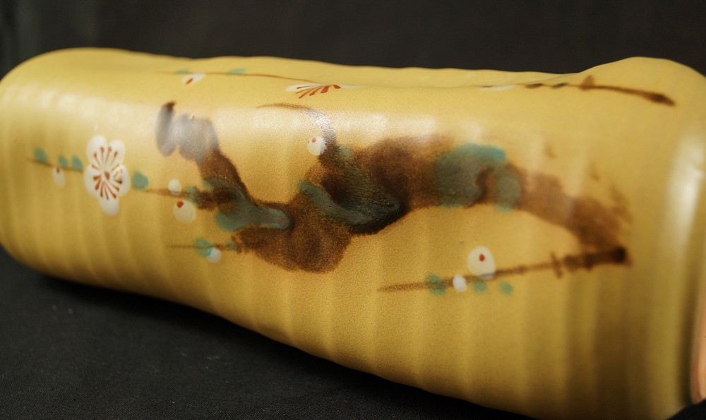 Sakura Vase Motif Close-Up 3