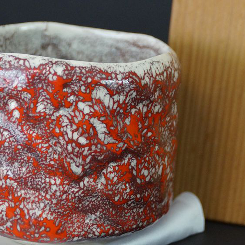 Chawan Tea Bowl Made of Minoh Ware by Matsuda Kizan in Full View with Red and White Crackle Glaze